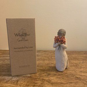 SUSAN LORDI DEMDACO WILLOW TREE FIGURINE SURROUNDED BY LOVE